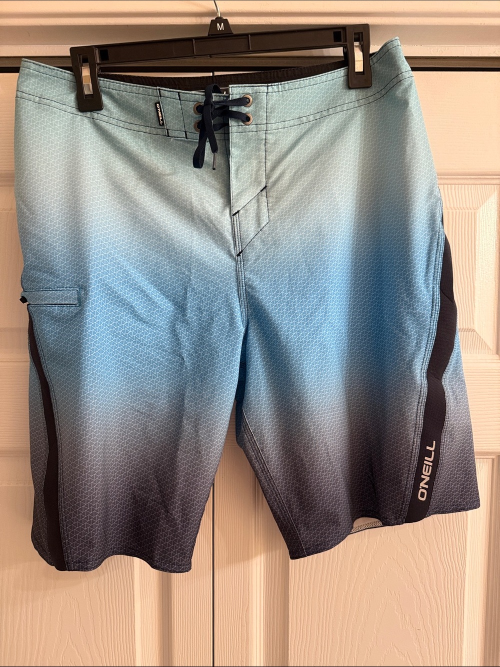 O'Neill Men's Superfreak Light to Navy Blue Ombre Board Swim Shorts.  Size 30.
